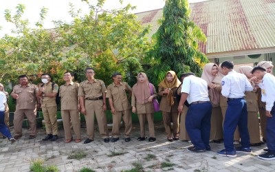 PROFIL GURU, PEGAWAI DAN WALI KELAS